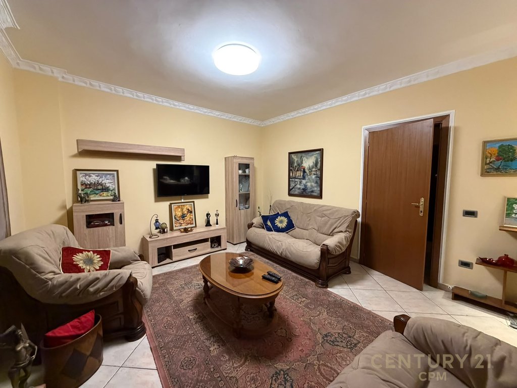 Duplex 2+1  per qira prane shkolles Emin Duraku