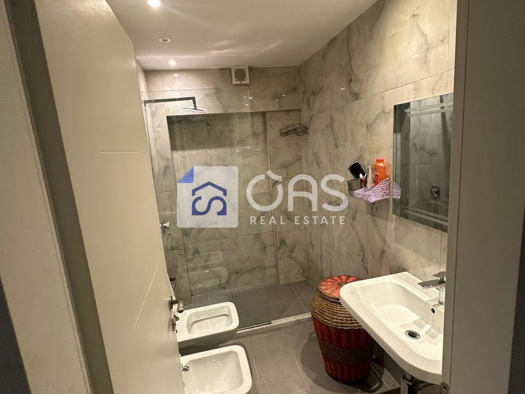 Jepet me qera apartament 2+1  tek Stacioni Trenit