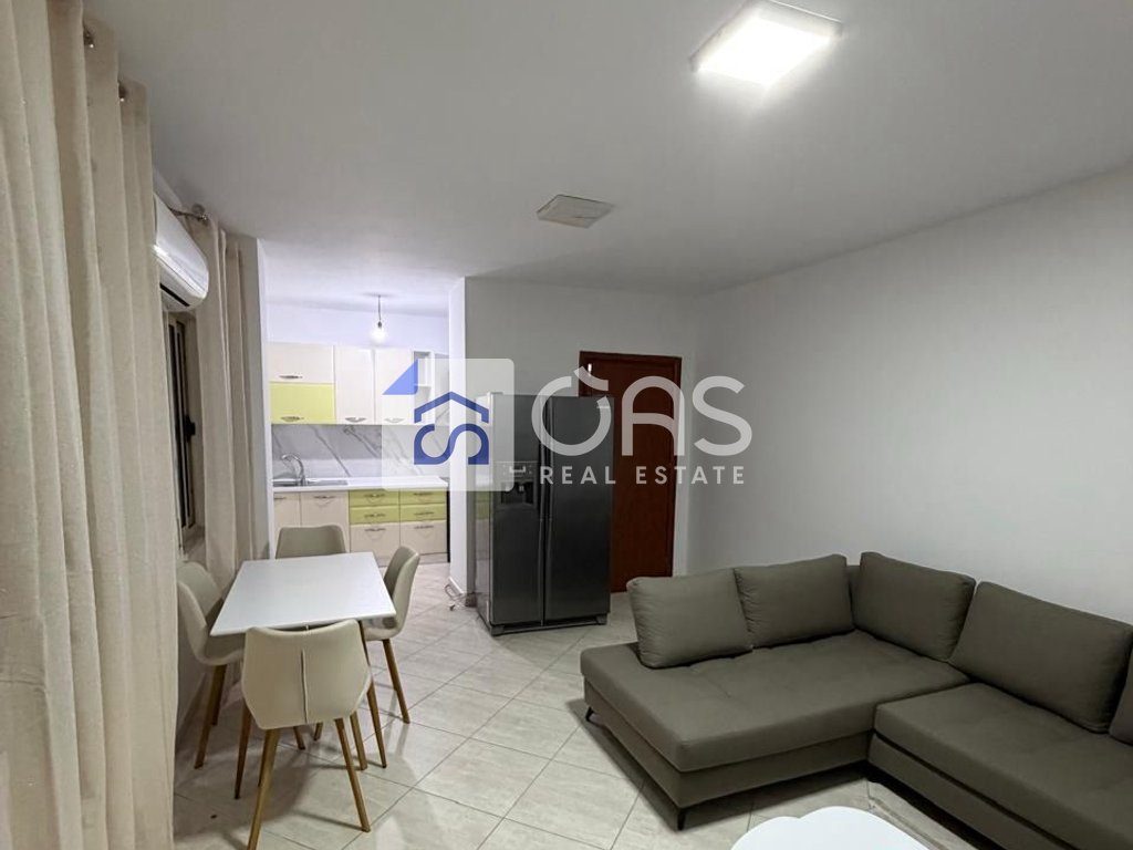 Jepet apartament me qera 1+1 Bulevard i Ri