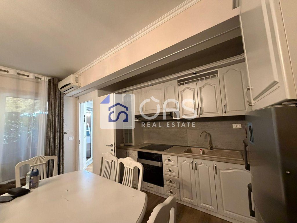Jepet apartament me qera 1+1 Marteniteti i Ri