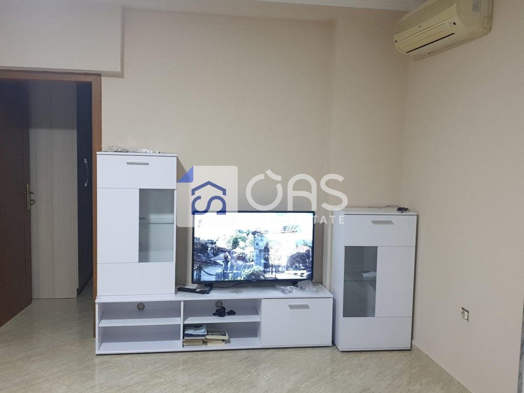 Jepet apartament me qera 1+1 Rruga Bradhyl