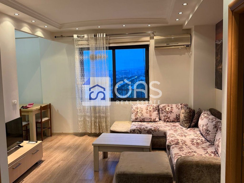 Jepet apartament me qera 2+1 Stacioni Trenit