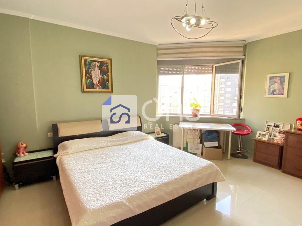Jepet apartament me qera 1+1 Rruga Dibres