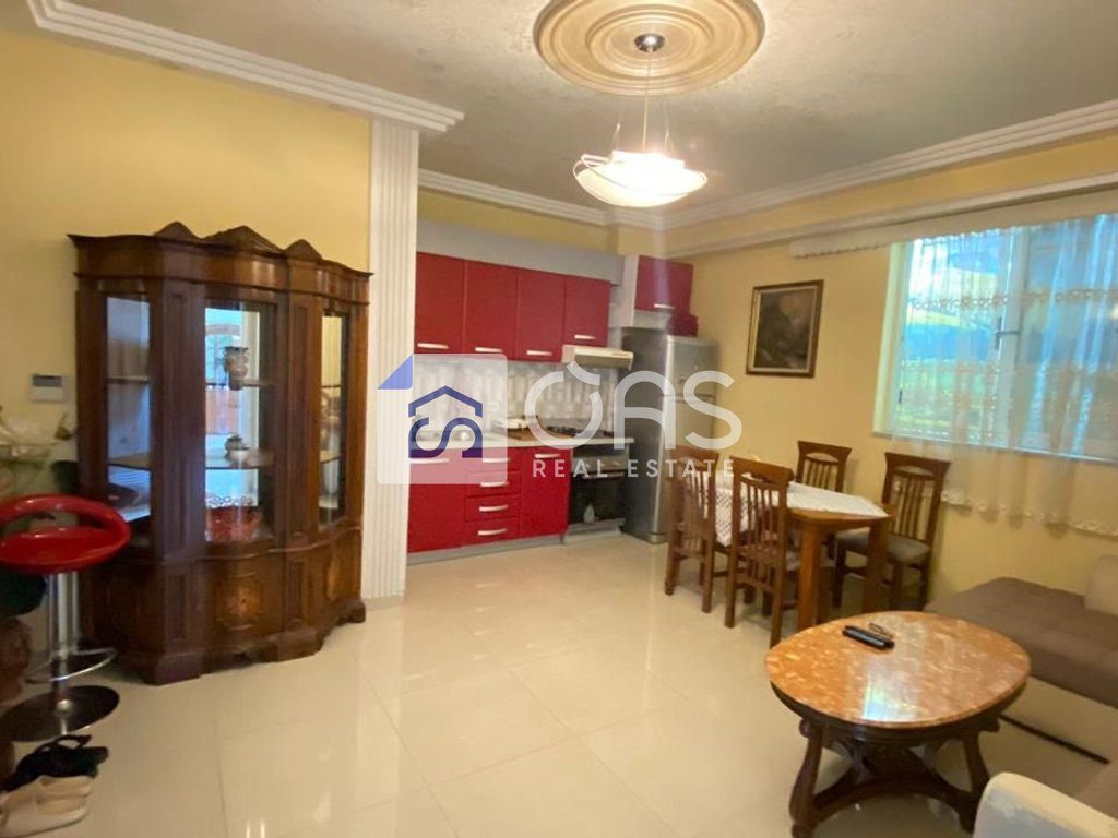 Jepet apartament me qera 1+1 Rruga Dibres
