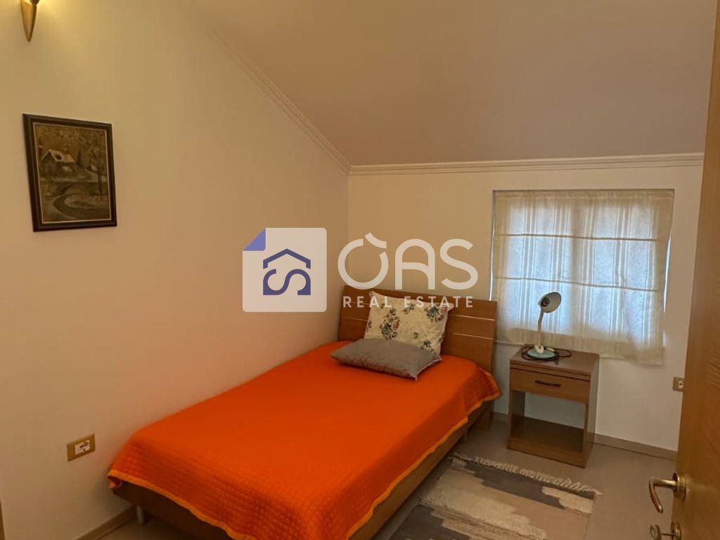 Jepet apartament me qera 3+1 Komuna Parisit