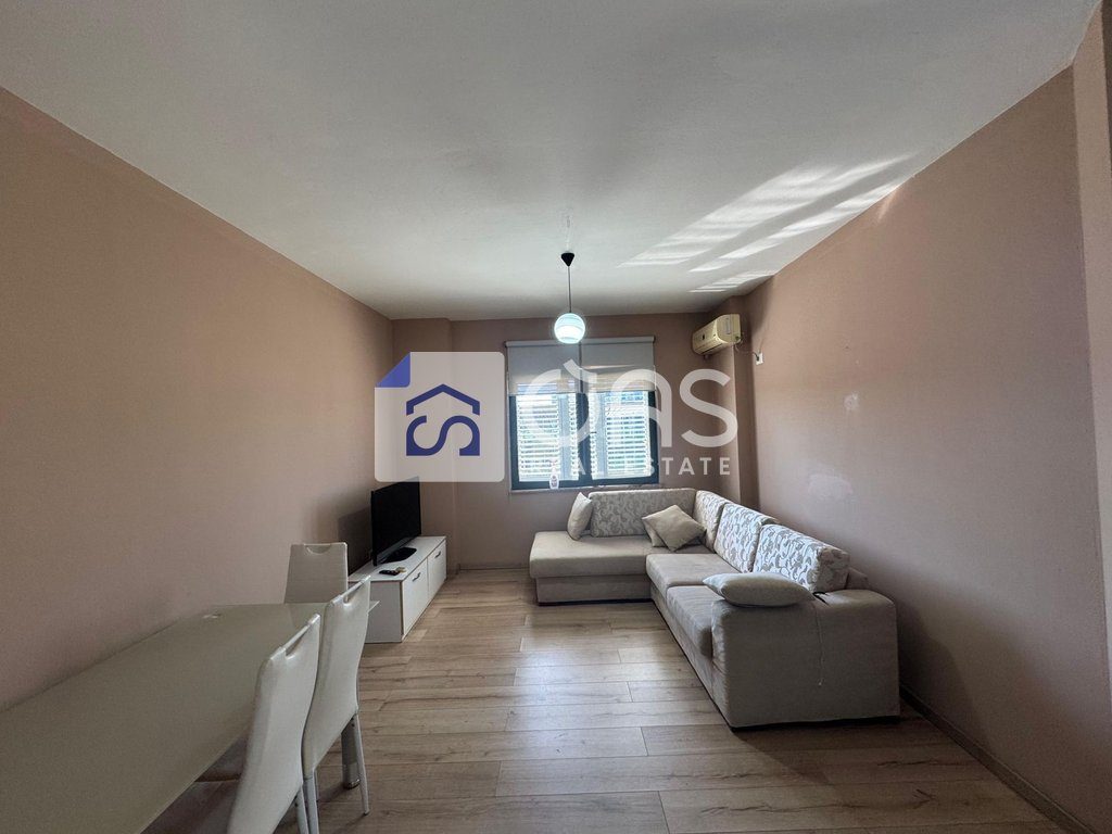 Jepet apartament me qera 1+1 Ish Stacioni Trenit
