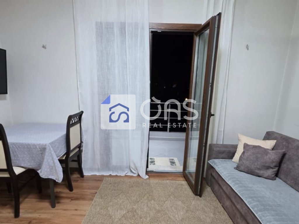 Jepet apartament me qera 1+1 Rruga E Elbasanit
