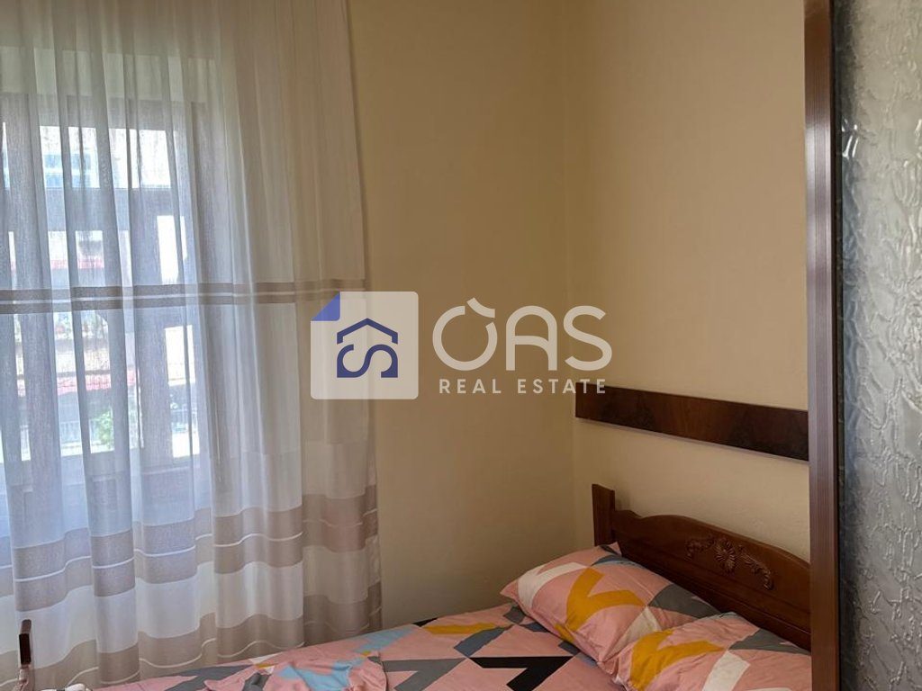 Jepet apartament me qera 1+1 Bllok
