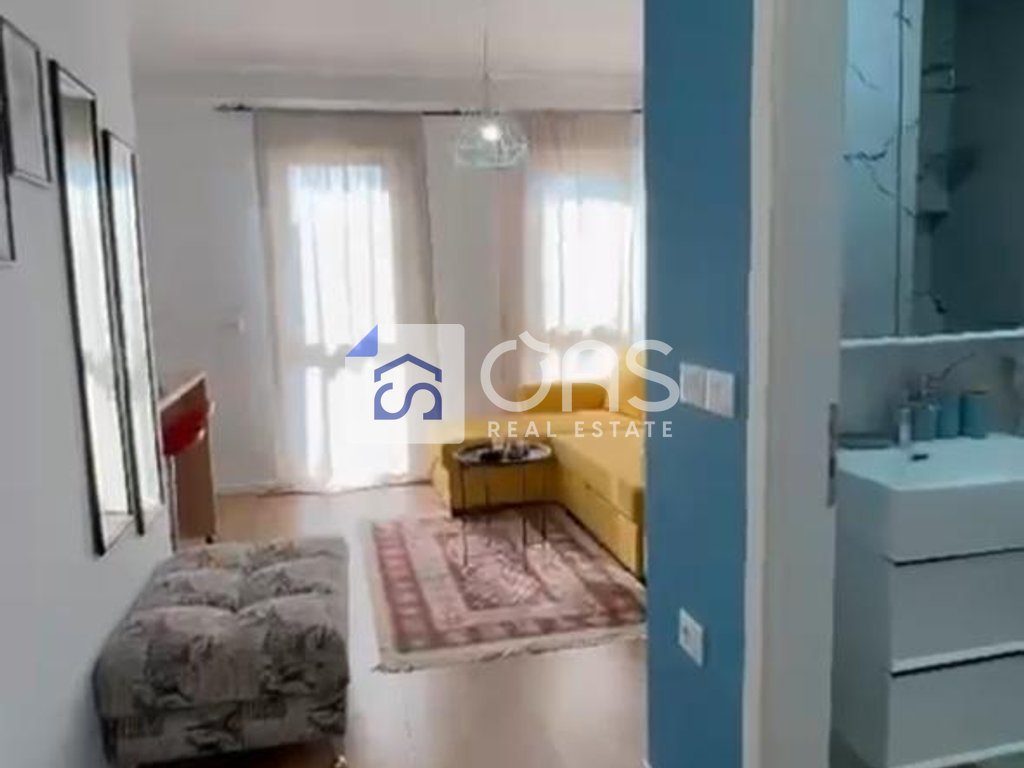 Jepet 2 apartament me qera 1+1 Rruga E Durrsit