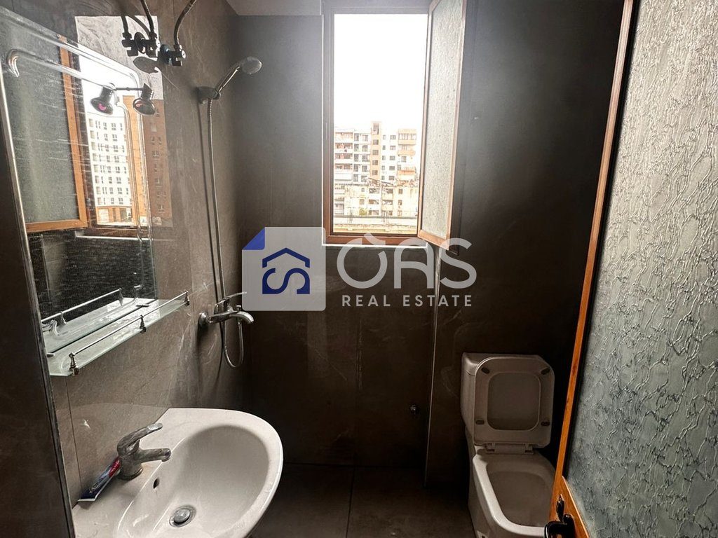 Jepet apartament me qera 1+1 Astir