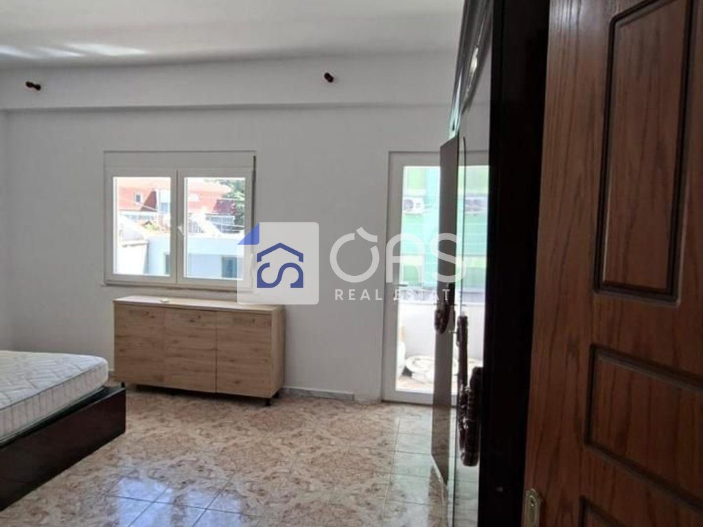Jepet apartament me qera 1+1 Rruga E Durrsit