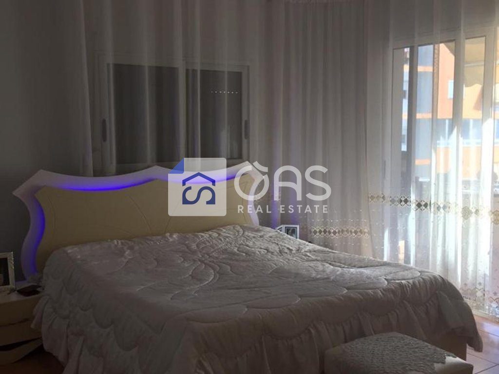 Jepet apartament me qera 2+1 Komuna e Parisit
