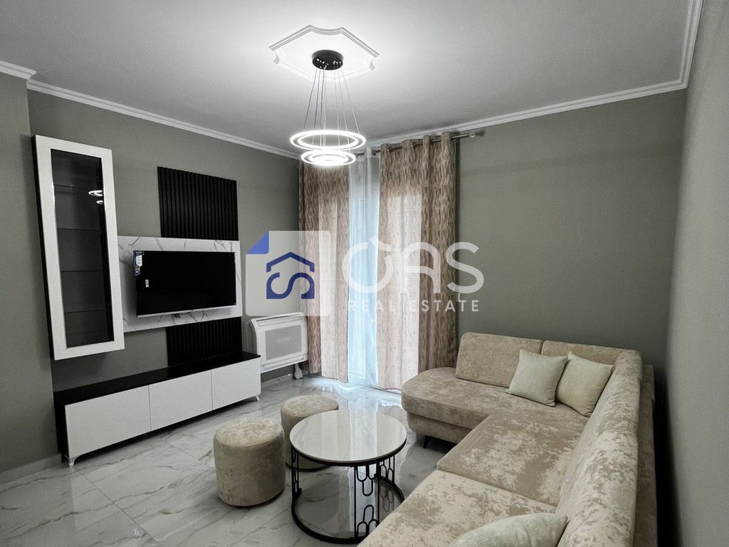 Jepet apartament me qera 1+1 ne Astir