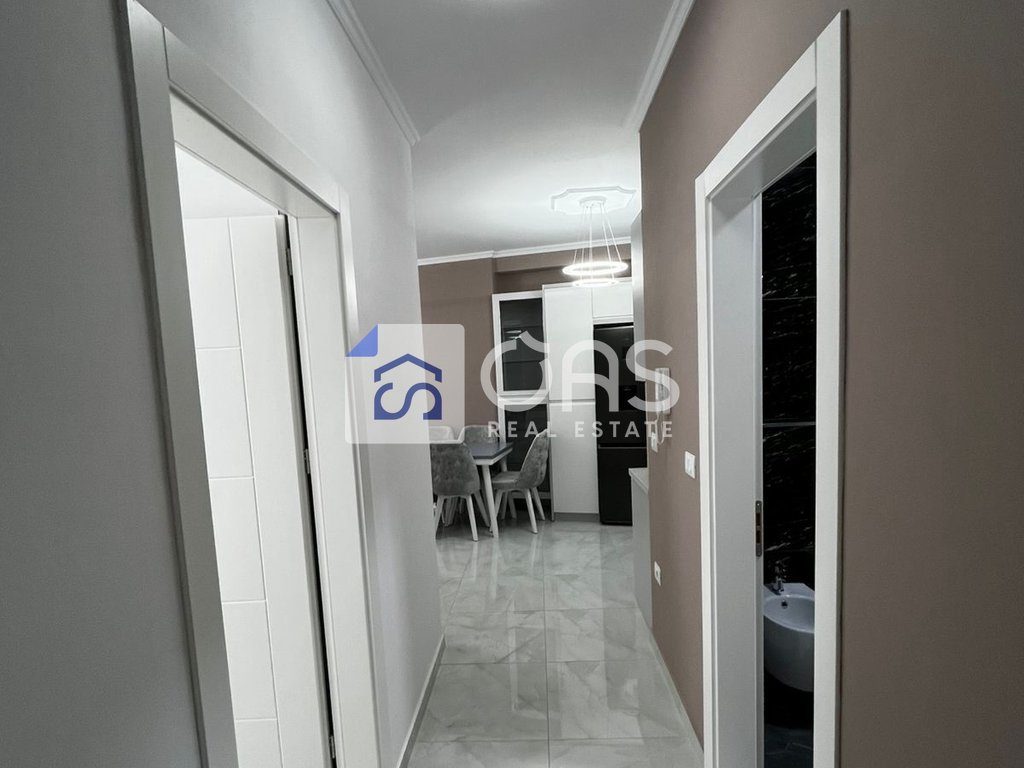 Jepet apartament me qera 1+1 ne Astir
