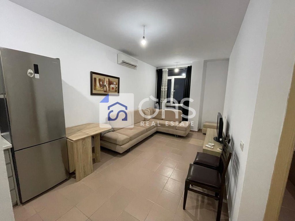 Jepet apartament me qera 1+1 ne Astir