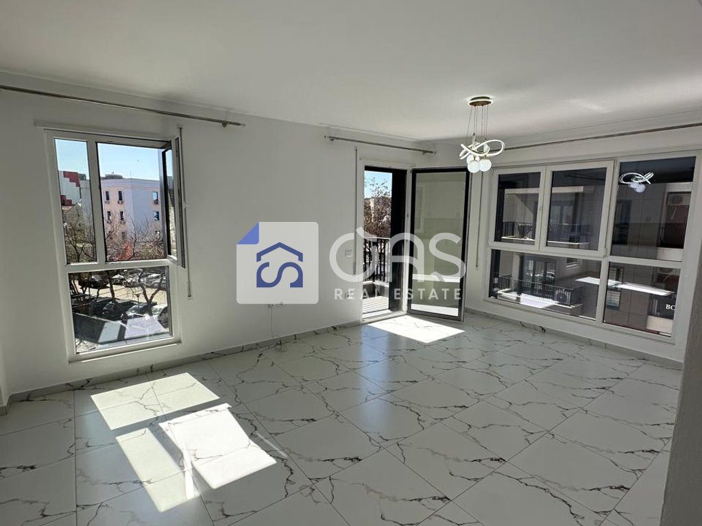 Jepet apartament me qera 2+1 ne fund te rruges Don Bosko.
