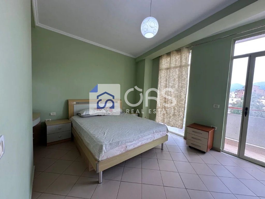 Jepet apartament me qera 1+1 Rruga E Durrsit