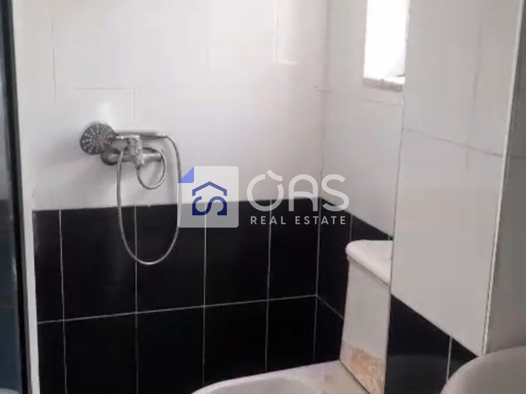 Jepet apartament me qera 1+1 Kombinat