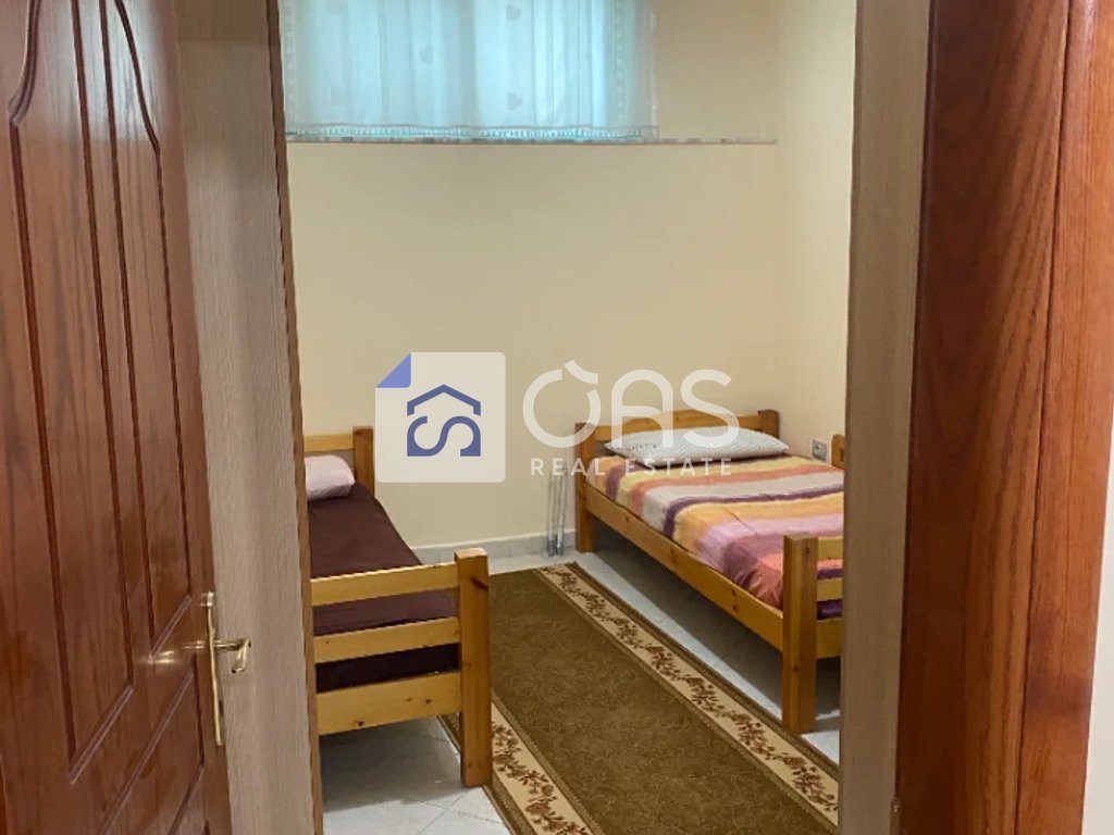 Jepet apartament me qera 1+1 Rruga Dibres