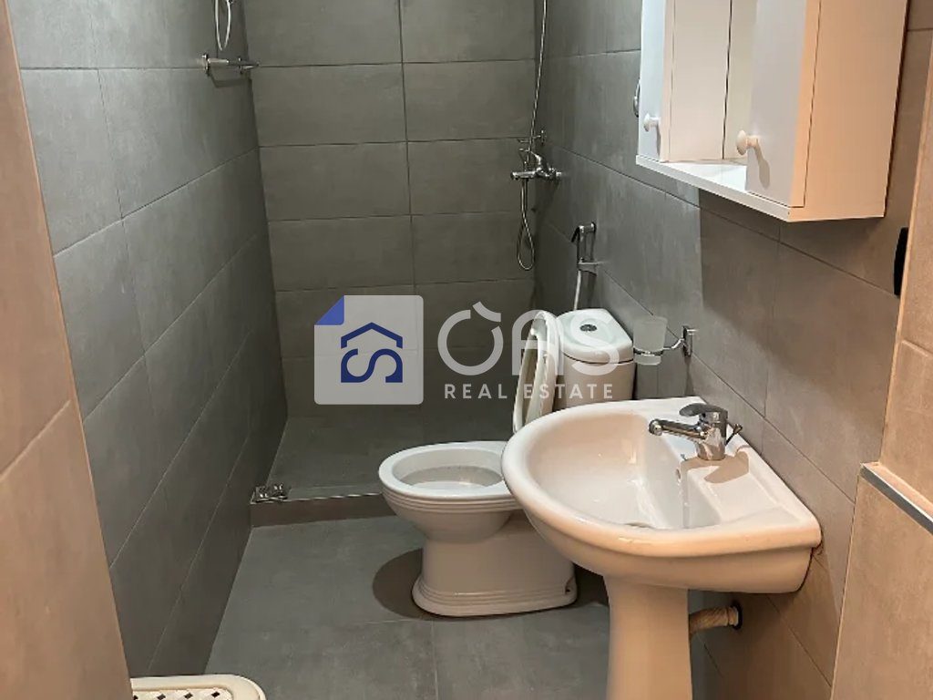 Jepet me qera garzoniere te Komuna E Parisit
