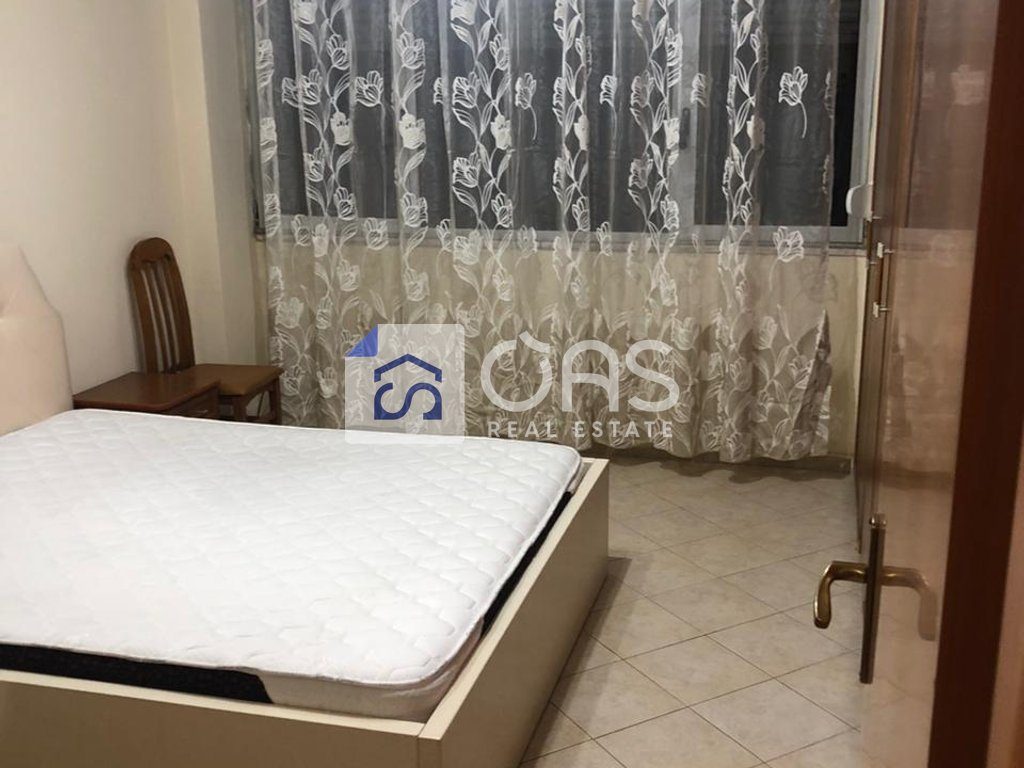 Jepet apartament me qera 1+1 Rruga Dibres