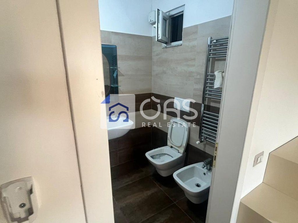 Jepet apartament me qera 2+1 Astir