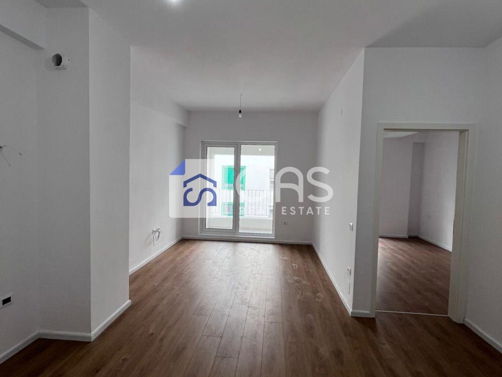 Shitet apartament 1+1 te Ali Demi.