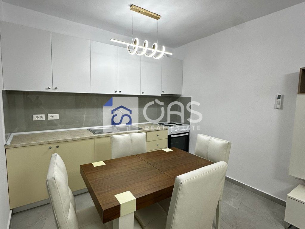 Jepet me qera aprtament duplex 2+1 Stacioni Trenit
