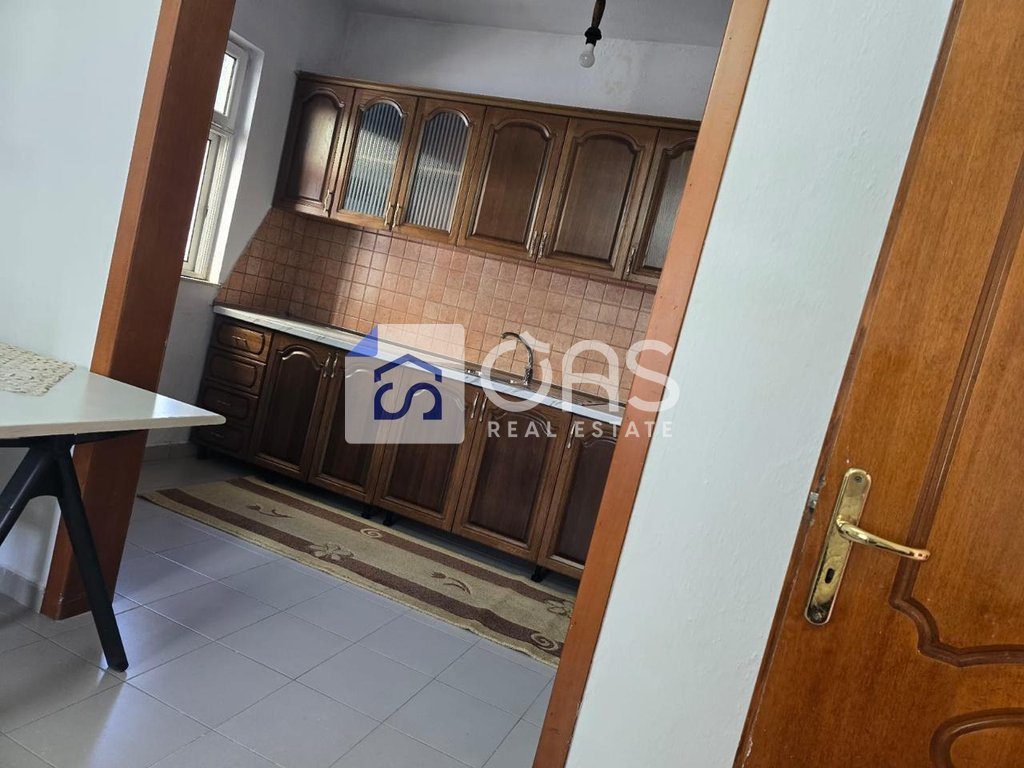 Jepet shtepi private me qera 2+1 Laprak