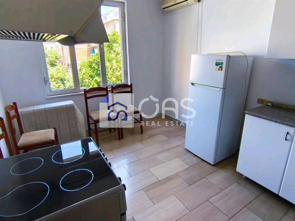 Jepet apartament me qera 1+1 Bllok