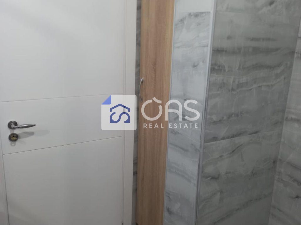 Jepet apartament me qera 1+1 Astir