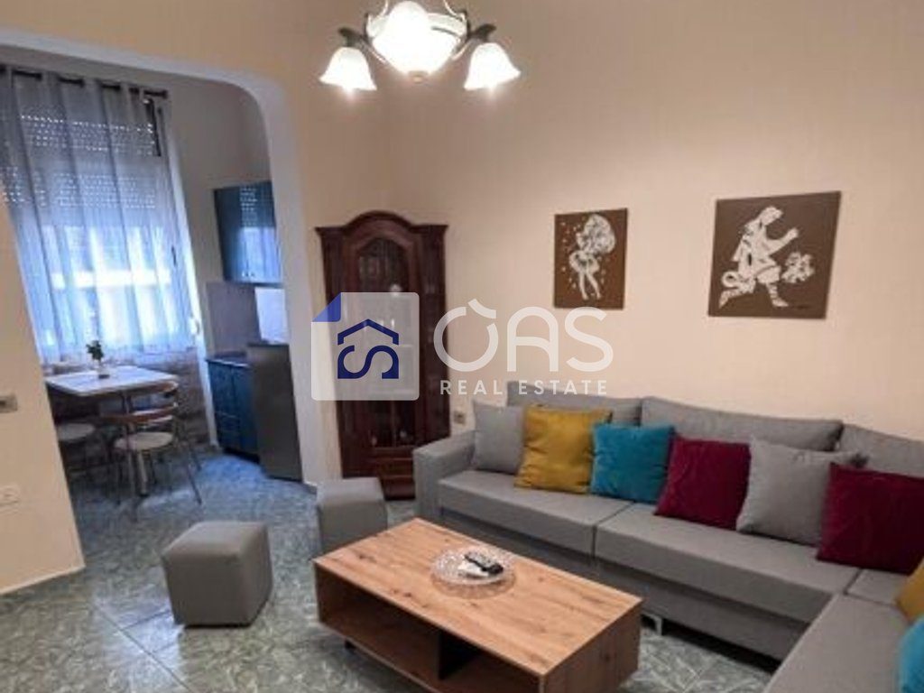 Jepet apartament me qera 2+1 Rruga Dibres