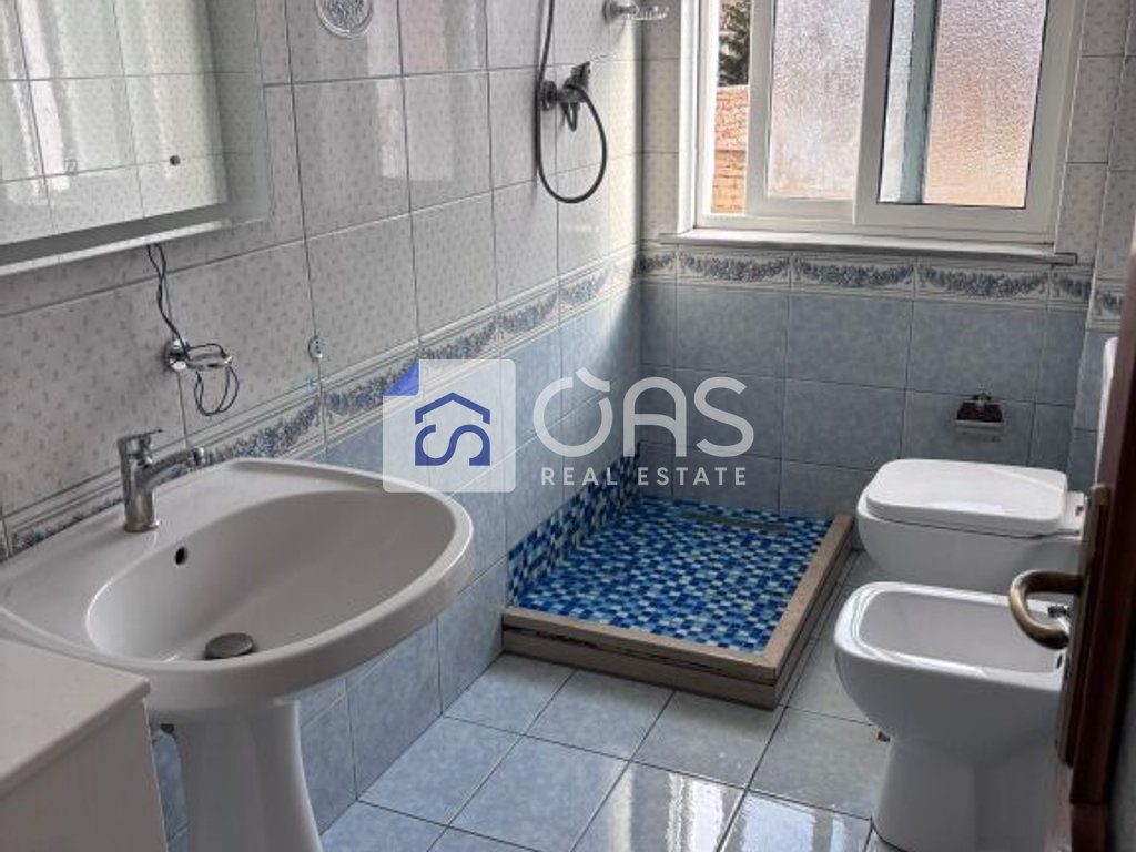 Jepet apartament me qera 2+1 Rruga Dibres