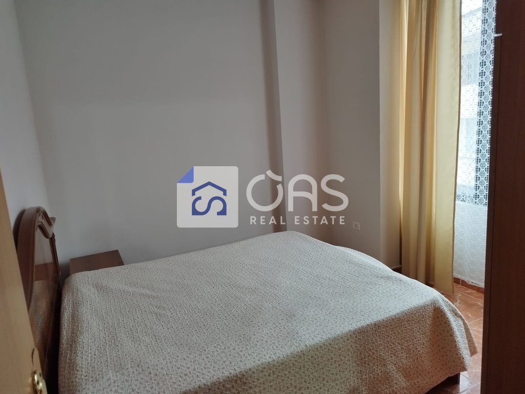 Jepet apartament me qera 1+1 Rruga Elbasanit