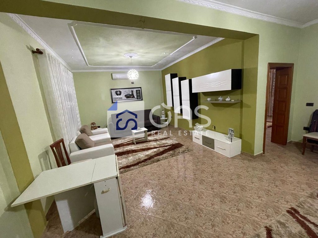 Jepet apartament me qera 2+1 Astir