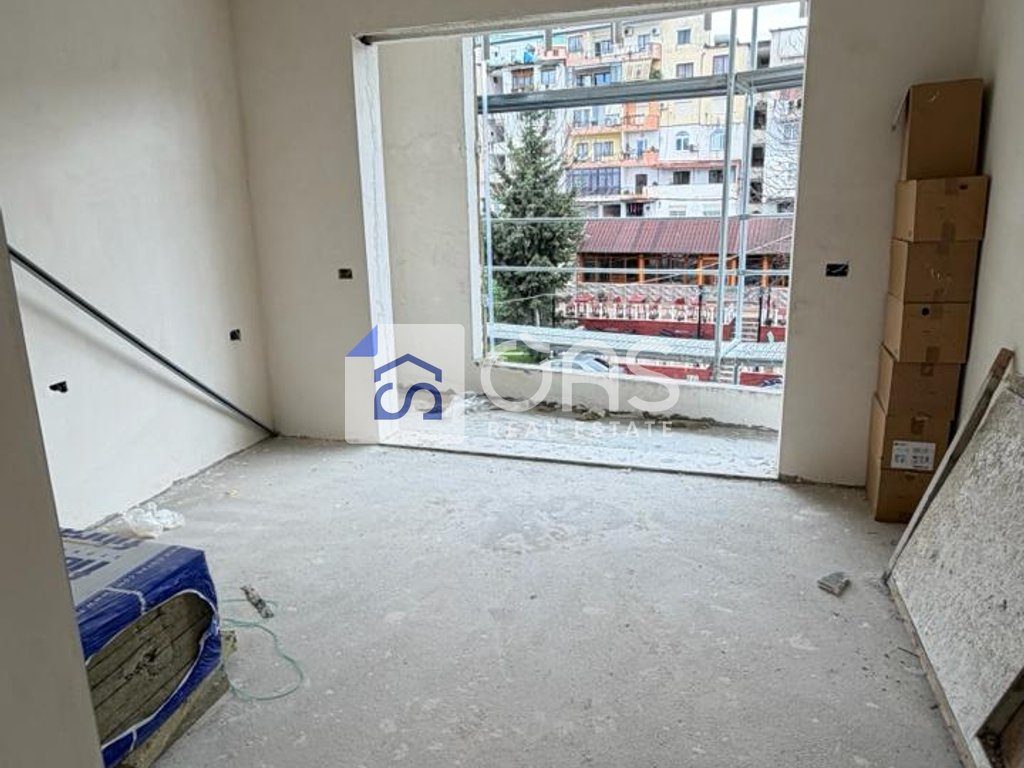 Shitet apartament 2+1 ne Ali Demi