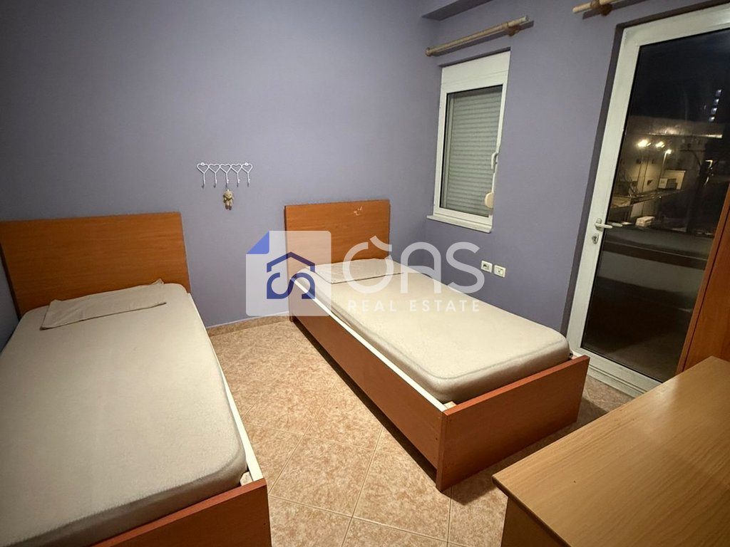 Jepet apartament me qera 2+1 Xhamllik