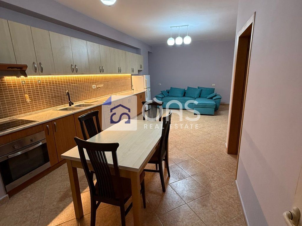 Jepet apartament me qera 2+1 Xhamllik
