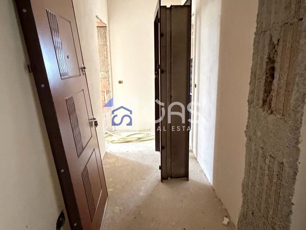 Shitet apartament 1+1 ne Ali Demi