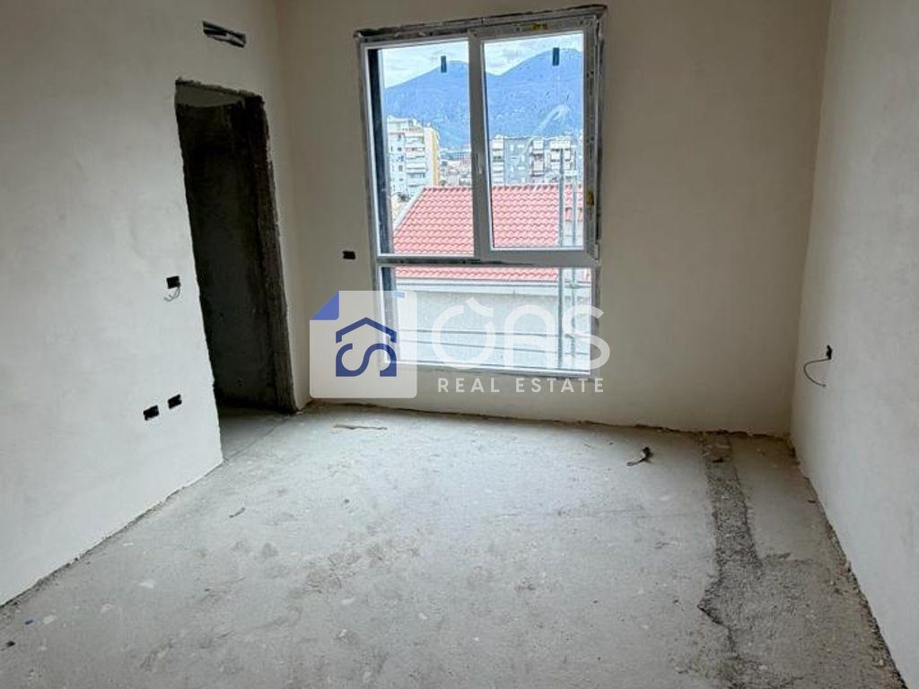 Shitet apartament 2+1+2 ne Ali Demi