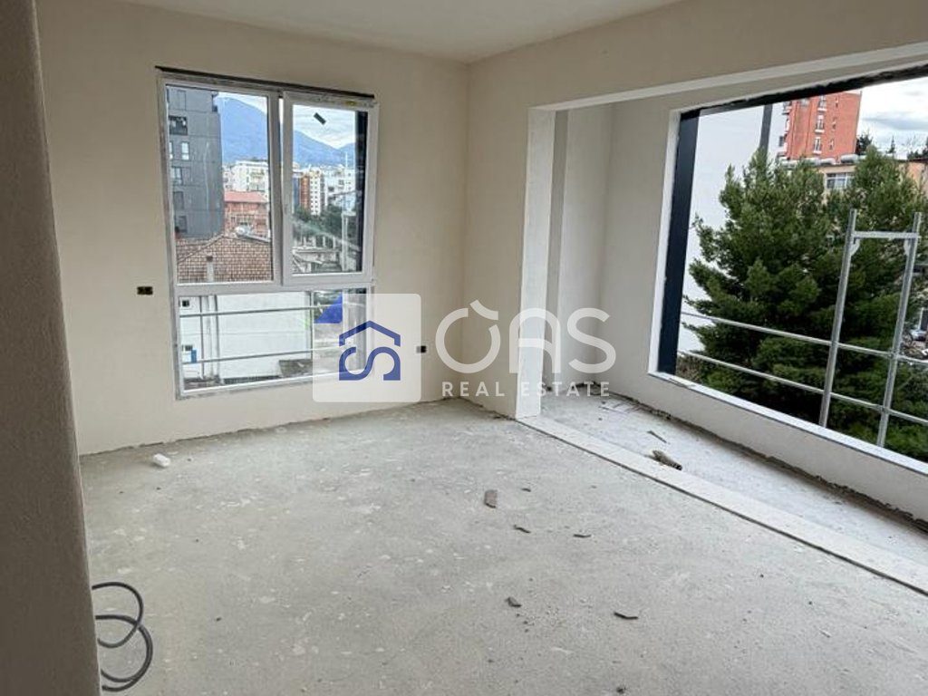 Shitet apartament 2+1+2 ne Ali Demi