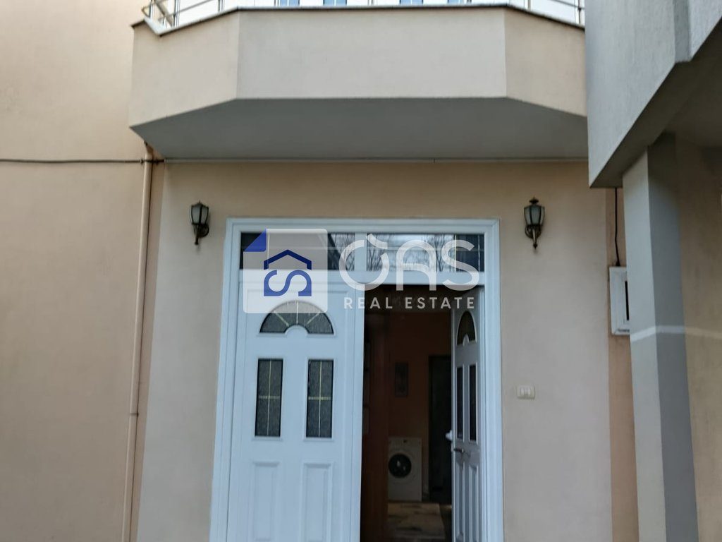 Jepet me qera apartament 2+1 Ali Demi