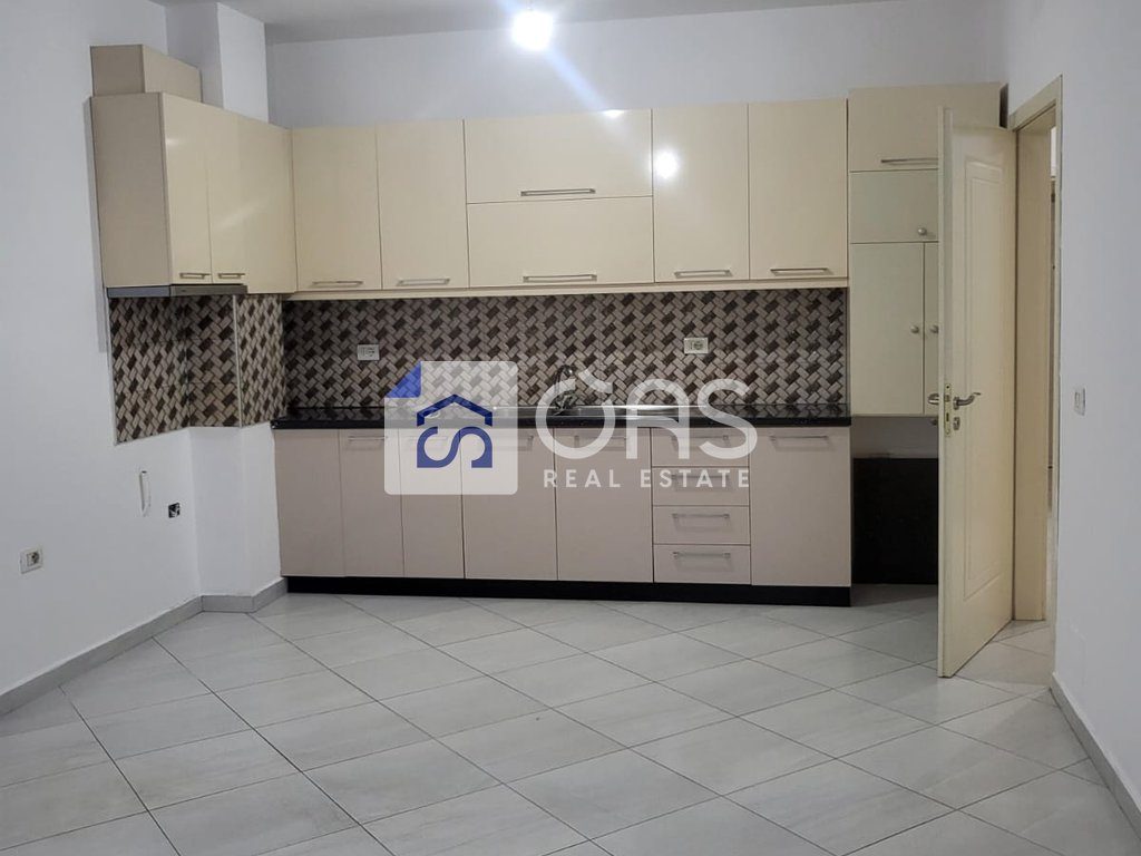 Jepet apartament me qera 2+1 ne fund te rruges Don Bosko