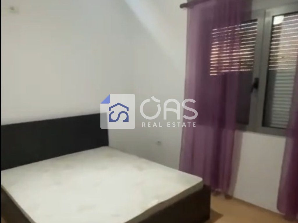 Jepet me qera apartament 1+1 tek Liqeni i Thate