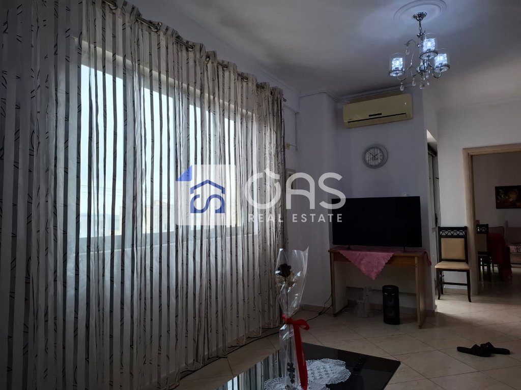 Jepet me qera apartament 2+1 ne Qender