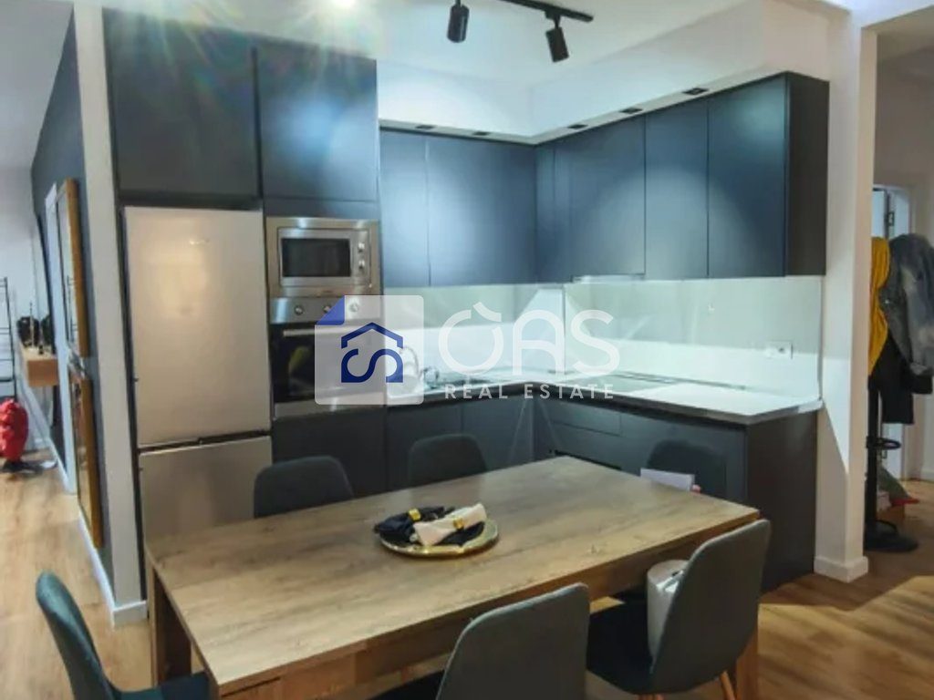 Jepet me qera apartament 2+1+2 Te Komuna e Parisit