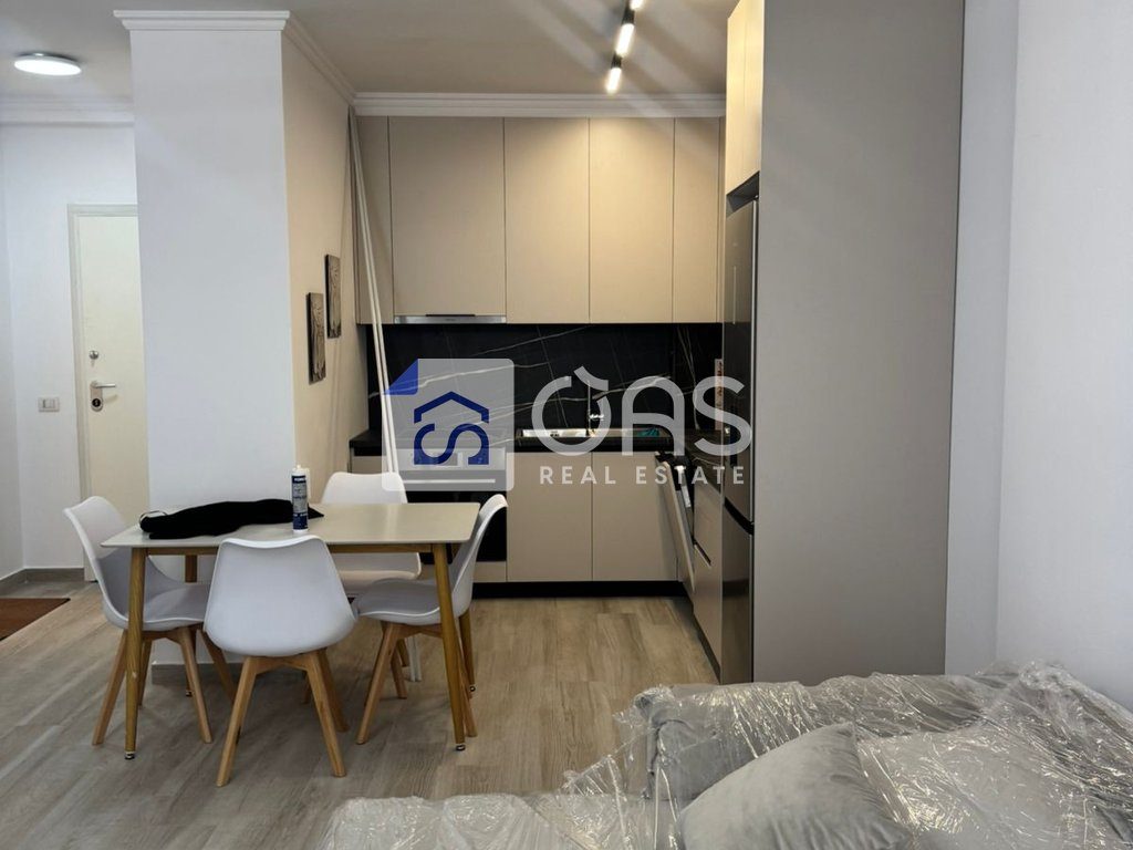 Jepet me qera apartament 1+1 Te Bulevardi i Ri
