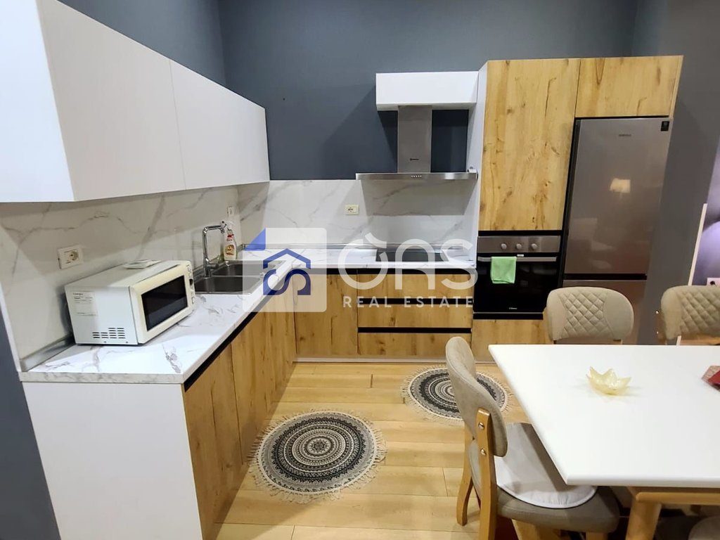 Jepet me qira apartamenti 1+1 Te Liqeni i Thate