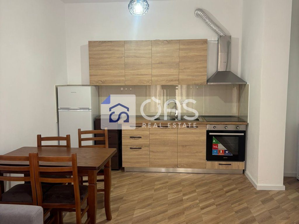Jepet me qera apartament 1+1 Te Univers City