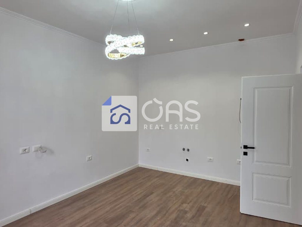 Shitet apartament 2+1 Te Rruga Bardhyl